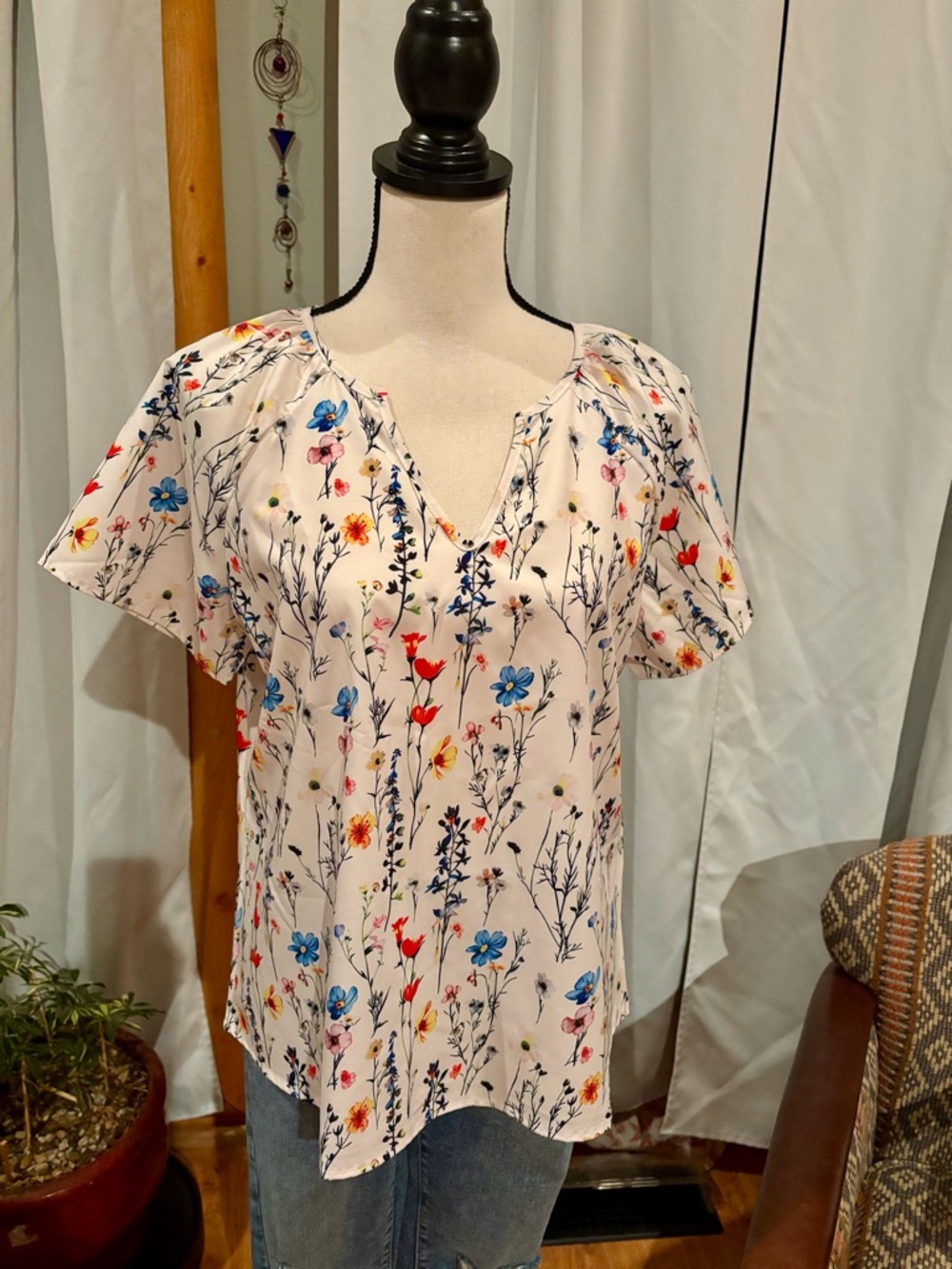 SHEIN Med Floral Short-Sleeve V-Neck Top in Cream With Flowers